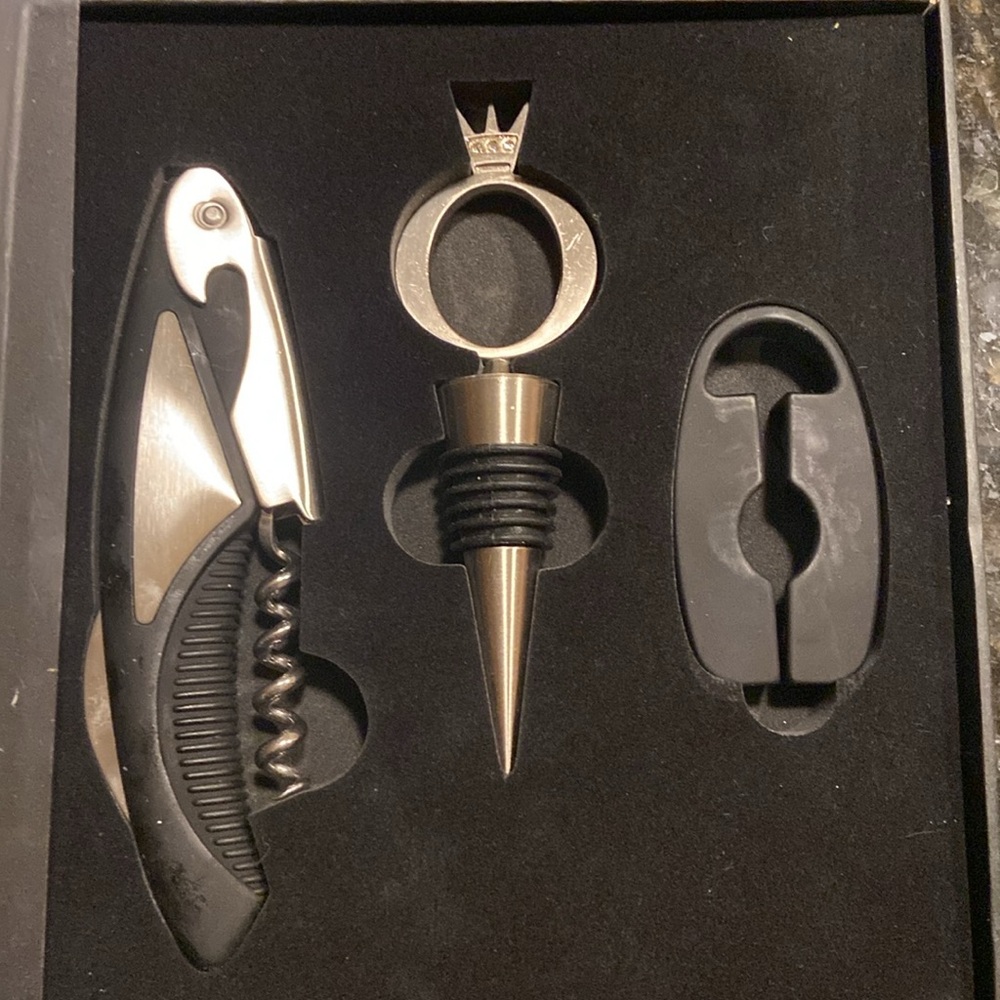 Pandora 3 piece wine set